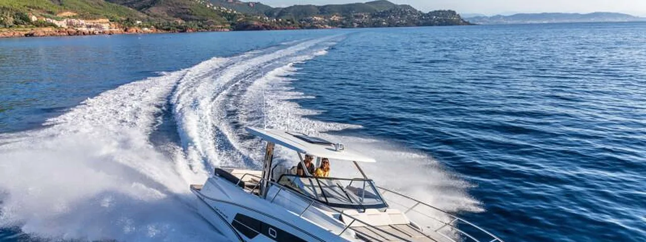 Jeanneau Cap Camarat 10.5 WA - Series II