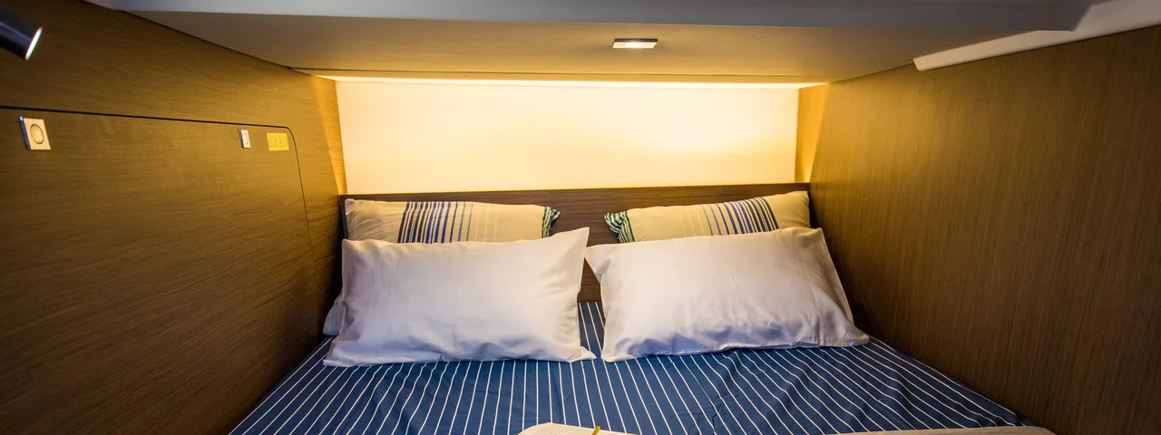 Dubrovnik to Hvar: Private Speedboat Transfer - Jeanneau Leader 30 Outboard