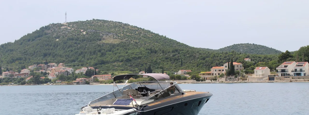 Itama 45, Dubrovnik. Private boat tours & transfers to Hvar.