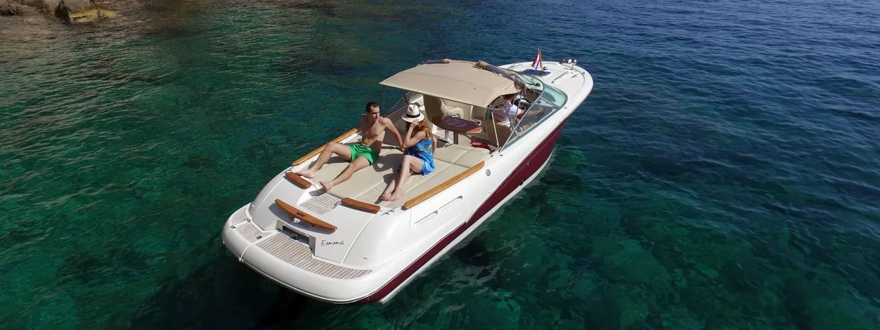 Luxury speedboat tour in Dubrovnik, Croatia. Explore hidden coves and crystal-clear waters with Tendo Travel. 