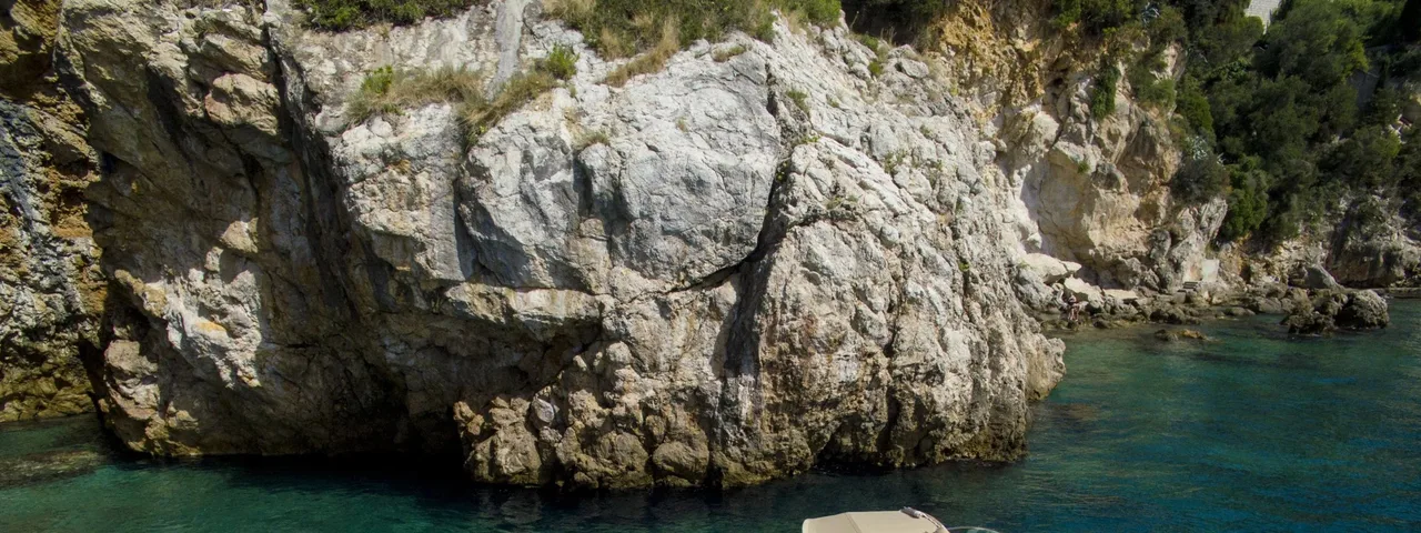 Dubrovnik boat tour: Explore hidden coves & crystal waters. Book now!