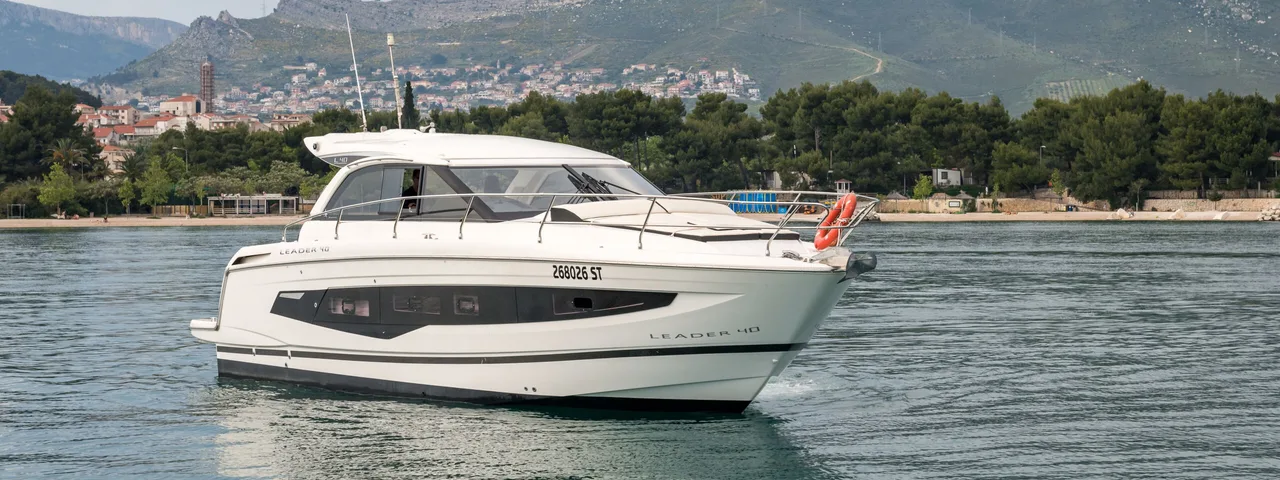 Jeanneau Leader 40: Dubrovnik to Hvar Private Boat Transfer