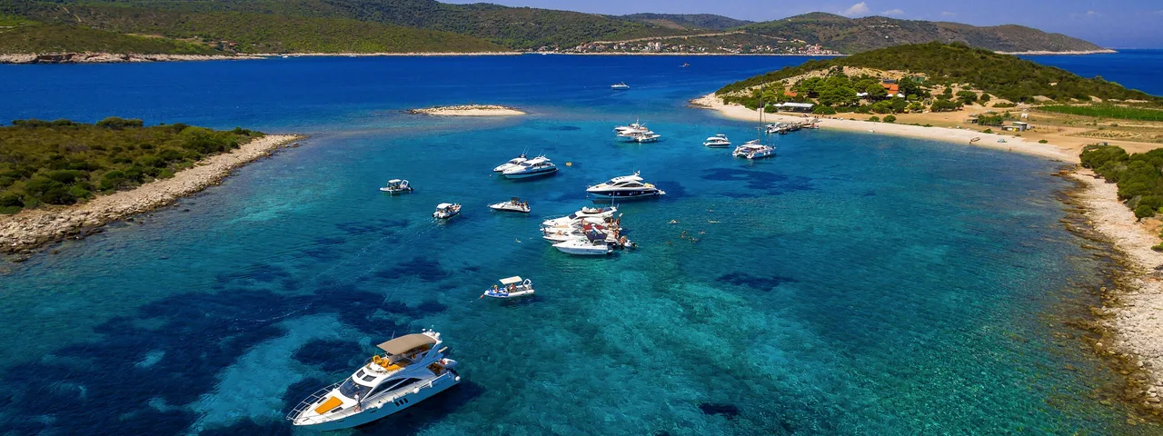 Jeanneau Leader 40: Dubrovnik to Hvar Private Boat Transfer