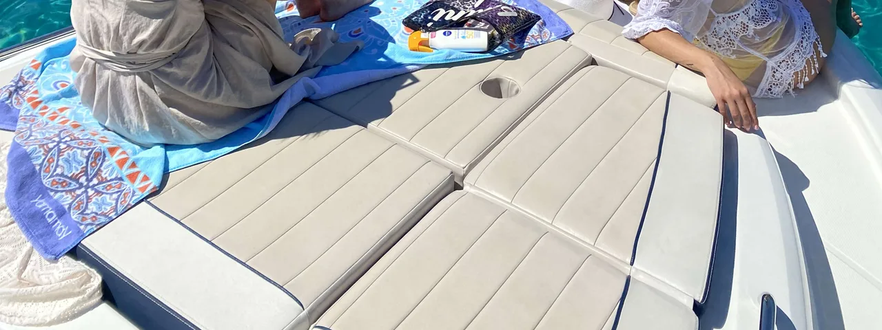 Jeanneau Leader 30 executive speedboat in Dubrovnik - photo 05