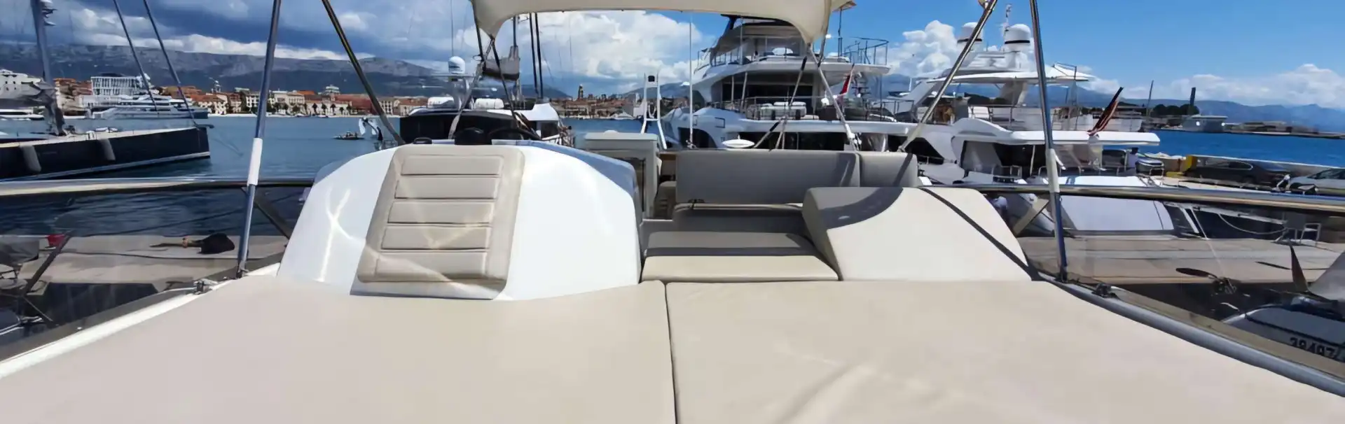 cranchi_e52f_dubrovnik_hvar_Croatia_luxury_yach_charter_43.jpg