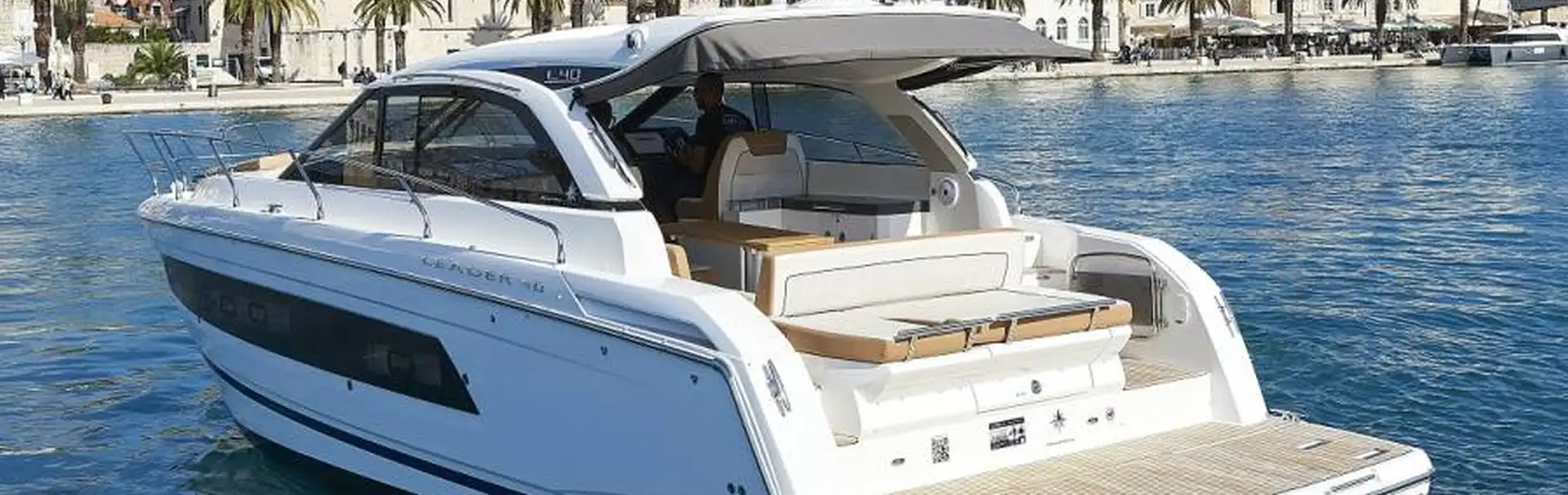 Leader 40 executive motor yacht for private excursion Dubrovnik to Hvar
