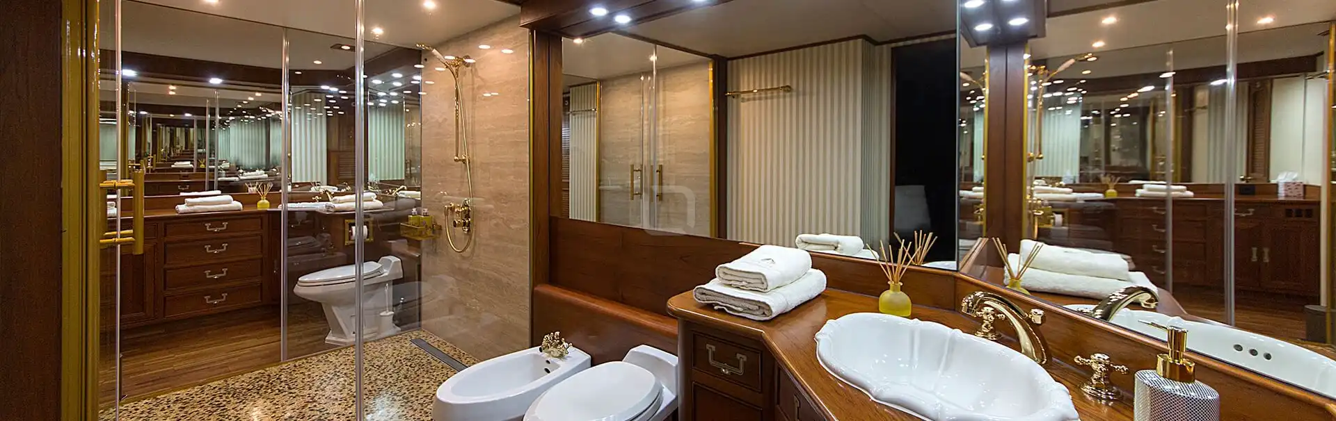my_auriane_broward_marine_30_luxury_yacht_for_charter-010.jpg