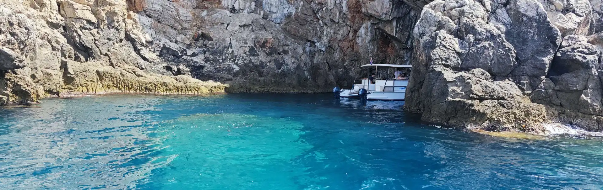 private_boat_tour_to_the_caves.jpg
