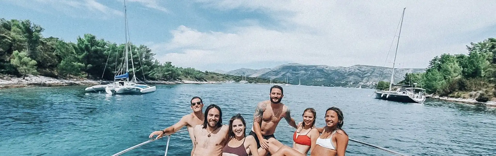 Friends enjoy a luxury boat transfer from Dubrovnik to Hvar with Tendo.hr.
