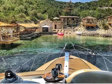 Dubrovnik boat trip to secluded Bowa beach club. Crystal-clear waters await!