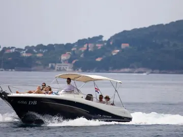 Private boat charter Dubrovnik. Tailor-made excursions CC 7.5 WA