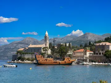 Elaphiti Isles Adriatic Escape: 6-Hour Private Speedboat Indulgence in Dubrovnik