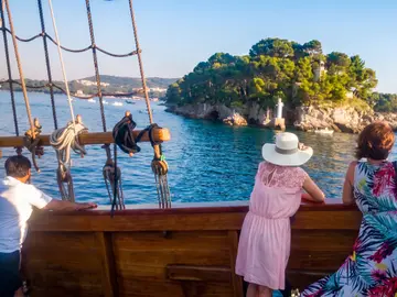 Guests enjoying an island cruise from the deck of a Dubrovnik luxury event ship