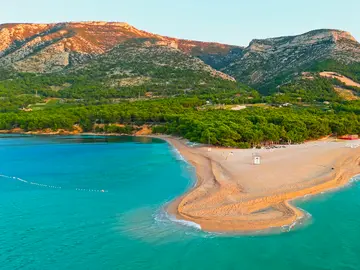 Zlatni Rat (Golden Horn) beach in Bol, Brač, Croatia, with its unique shape and turquoise waters, perfect for luxury yacht tours from Split.