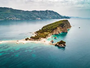 Sveti stefan viewpoint romantic couple panorama montenegro yi8d94