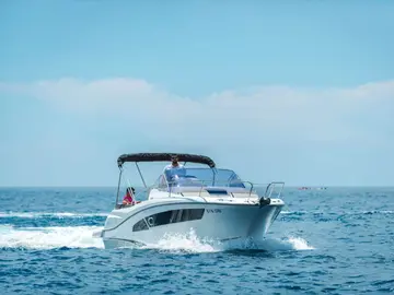 Speed boat jeanneau cap camarat 9 wa
