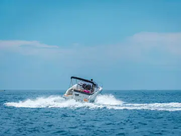 Speed boat jeanneau cap camarat 9 wa