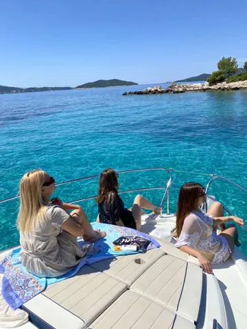 Jeanneau Leader 30 executive speedboat in Dubrovnik - photo 05