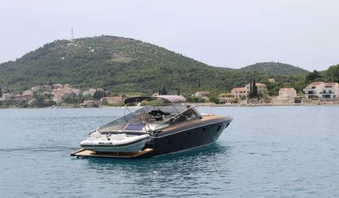 Itama 45, Dubrovnik. Private boat tours & transfers to Hvar.