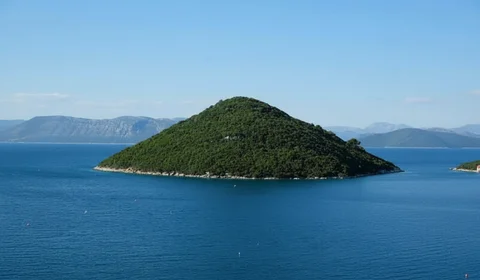 Mljet Island private boat tour from Dubrovnik. Explore hidden coves and pristine nature. Book your luxury escape today!