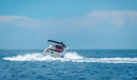 Speed boat jeanneau cap camarat 9 wa