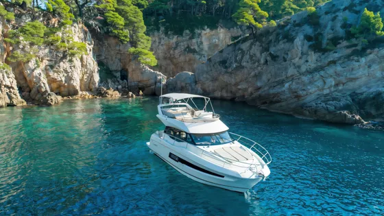 Prestige Yachts 460 luxury motorboat — bespoke private charter on the Adriatic
