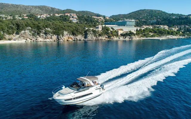 Jeanneau Leader 30 executive speedboat in Dubrovnik - photo 01