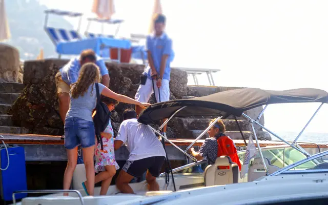 Tendo staff assists guests boarding a luxury speedboat in Dubrovnik, Croatia, ensuring a smooth and enjoyable start to their journey.