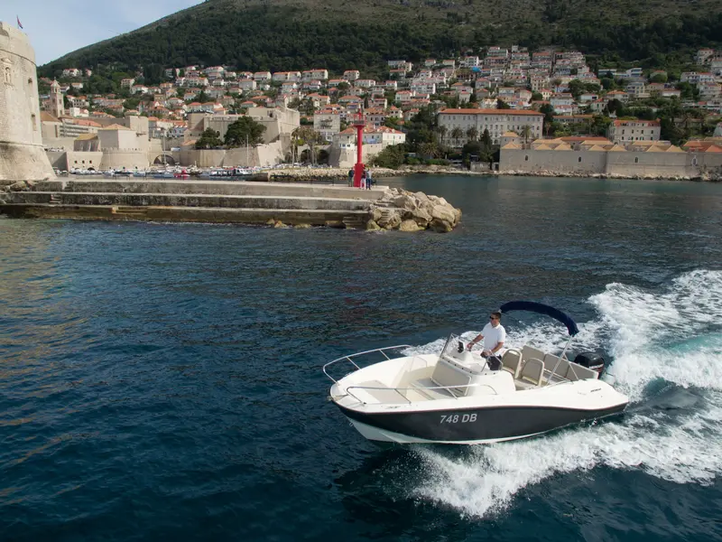 Private boat charter Dubrovnik, discover hidden coves with Tendo.