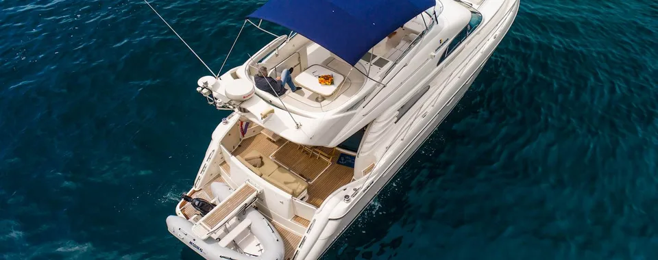Luxury yacht Fairline: Dubrovnik to Hvar Private Boat Transfer