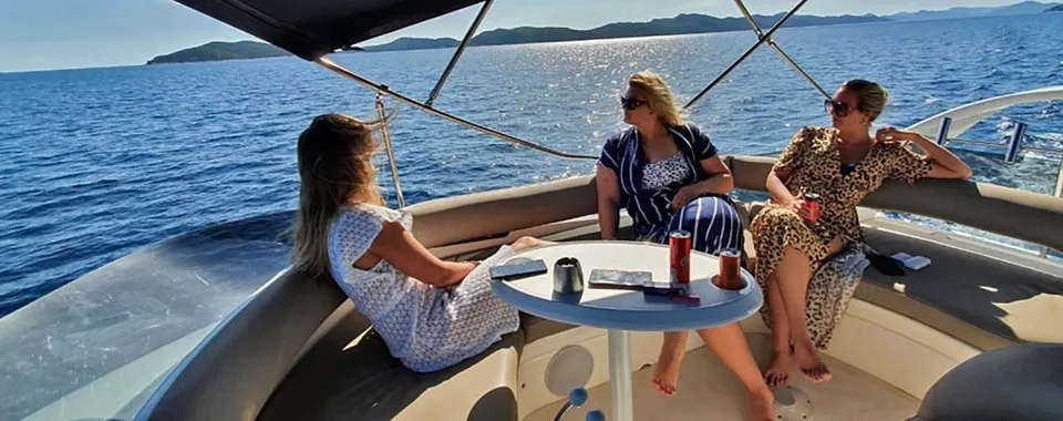 Fairline phantom - canopy tent - on a flybridge - bimini (sunshade protection tent)
