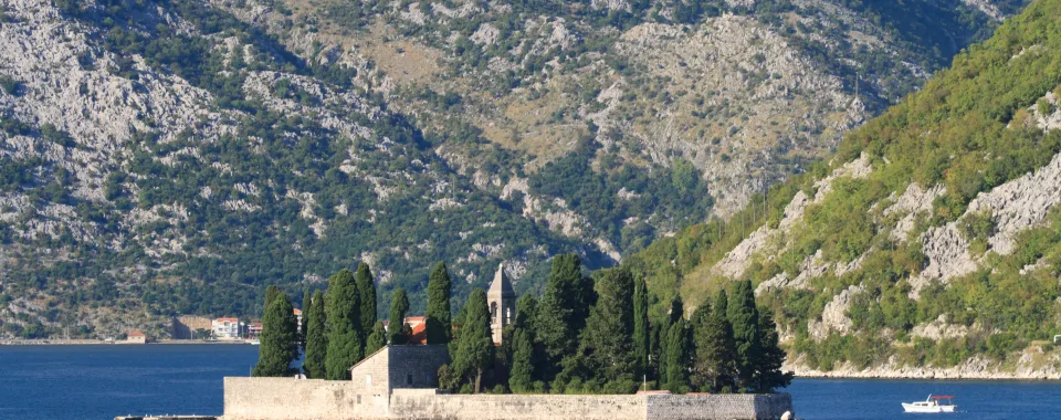 Explore the stunning Bay of Kotor from Dubrovnik with Tendo.