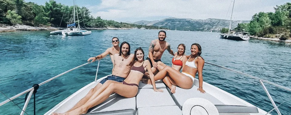 Friends enjoy a luxury boat transfer from Dubrovnik to Hvar with Tendo.hr.