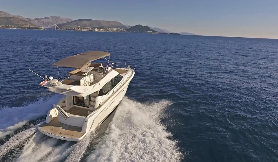 Prestige 400 Fly