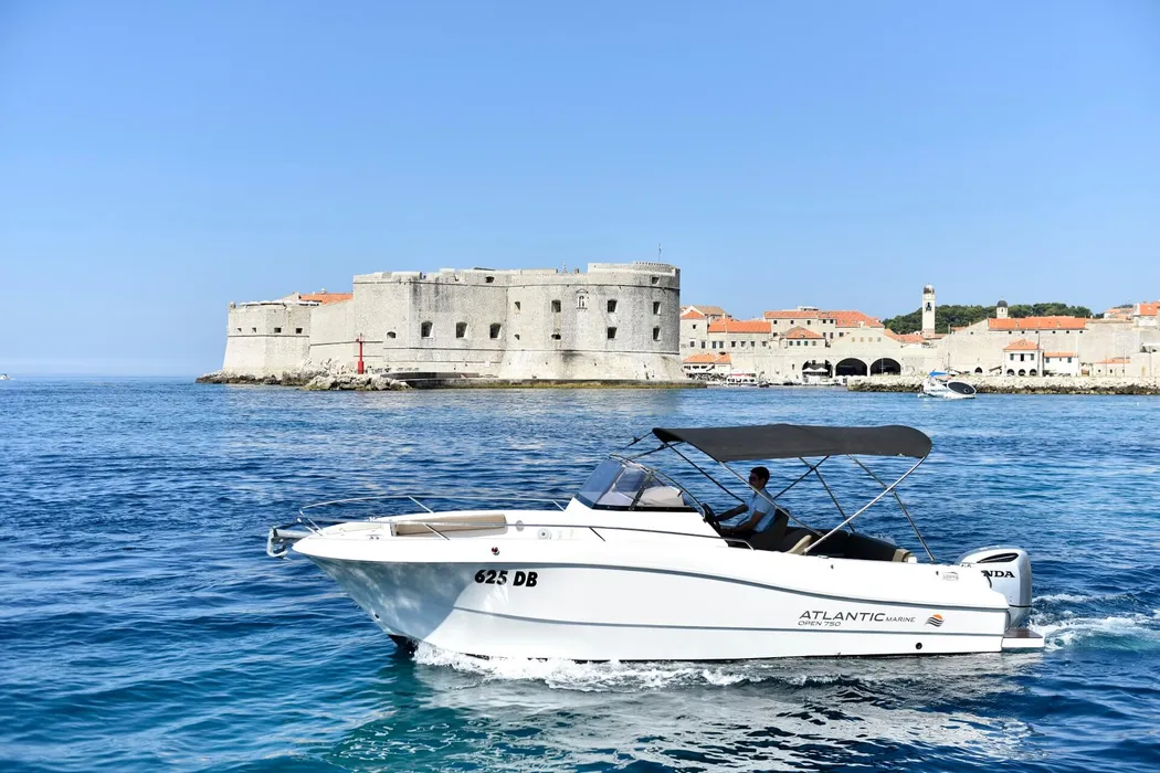 Dubrovnik boat tour with Tendo Luxury Travel. Explore Dubrovnik's coastline by boat. Book now!