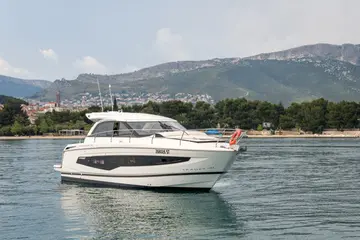 White Leader 40 luxury yacht cruising the Adriatic Sea.