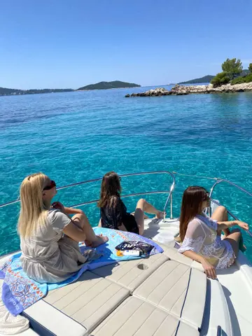 Jeanneau Leader 30 executive speedboat in Dubrovnik - photo 05