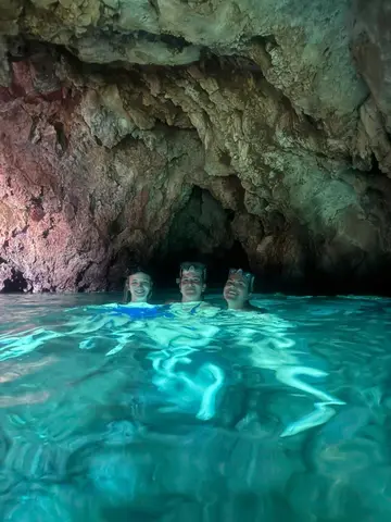 Red Rocks & Hidden cave, Pakleni Islands - crew 3