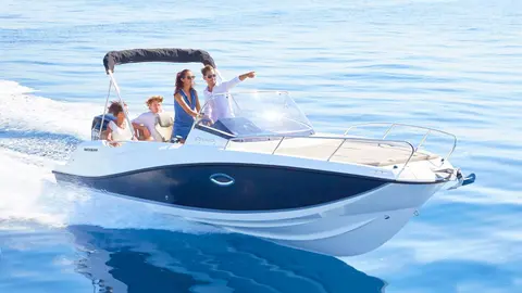 Family boat tour Dubrovnik | Explore Adriatic with Tendo Luxury Travel Medium class speedboat