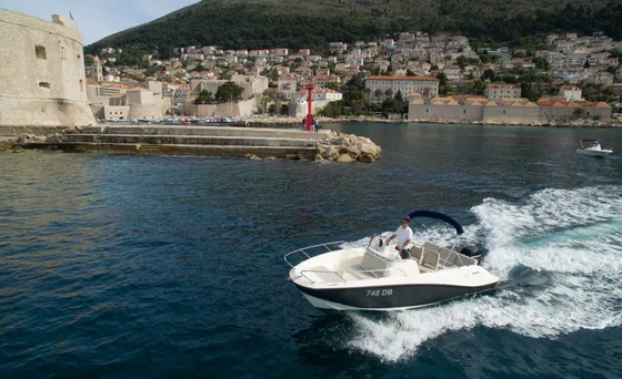 Private boat charter Dubrovnik, discover hidden coves with Tendo.