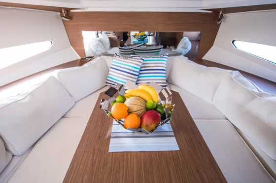 Jeanneau Leader 30 Outboard