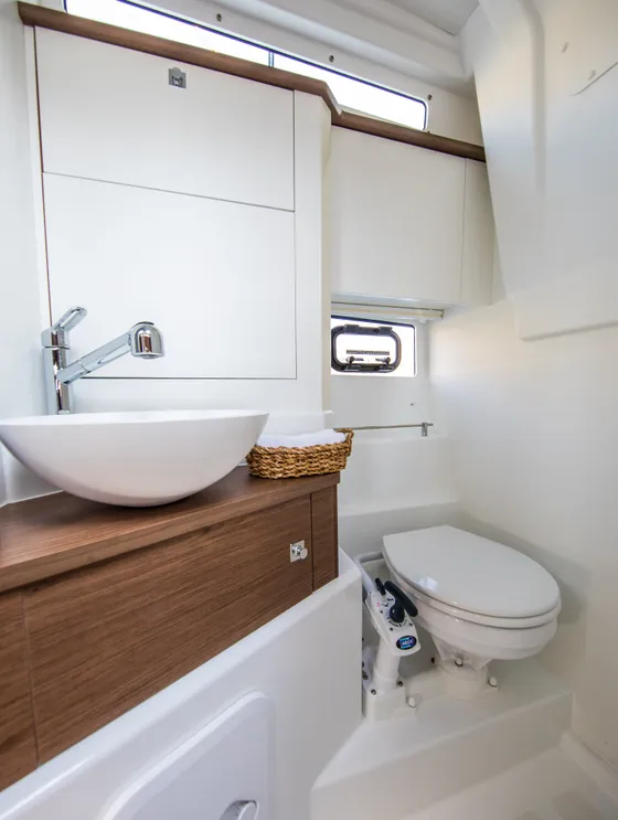 Jeanneau Leader 30 Outboard