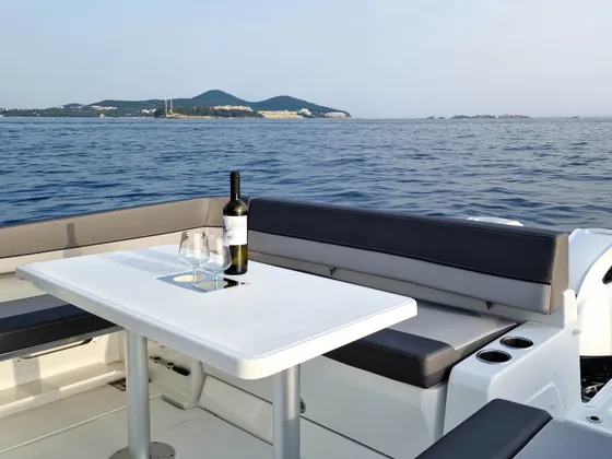 Jeanneau Cap Camarat 9 - Center Console