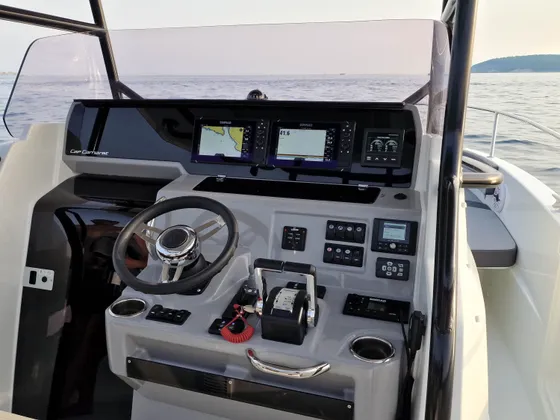 Jeanneau Cap Camarat 9 - Center Console
