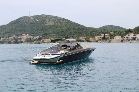 Itama 45, Dubrovnik. Private boat tours & transfers to Hvar.