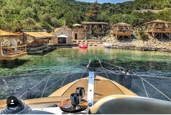  Dubrovnik boat trip to secluded Bowa beach club. Crystal-clear waters await!