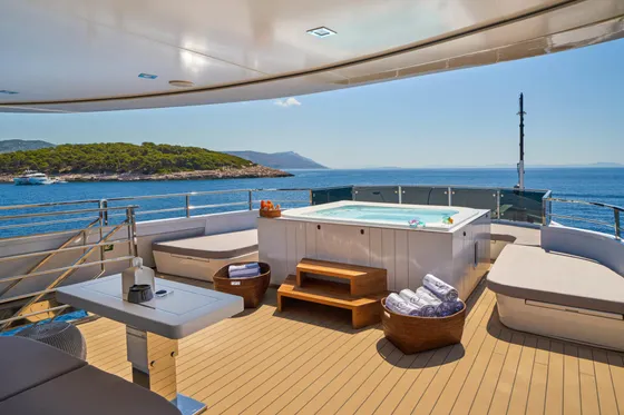 Argo – Fill the Gap Special Offer | June 2026 outdoor jacuzzi — relaxation on the Adriatic