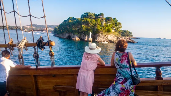 Guests enjoying an island cruise from the deck of a Dubrovnik luxury event ship