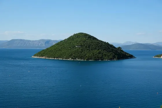 Mljet Island private boat tour from Dubrovnik. Explore hidden coves and pristine nature. Book your luxury escape today!