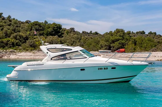 Prestige 34 motor yacht charter in Split - photo 02